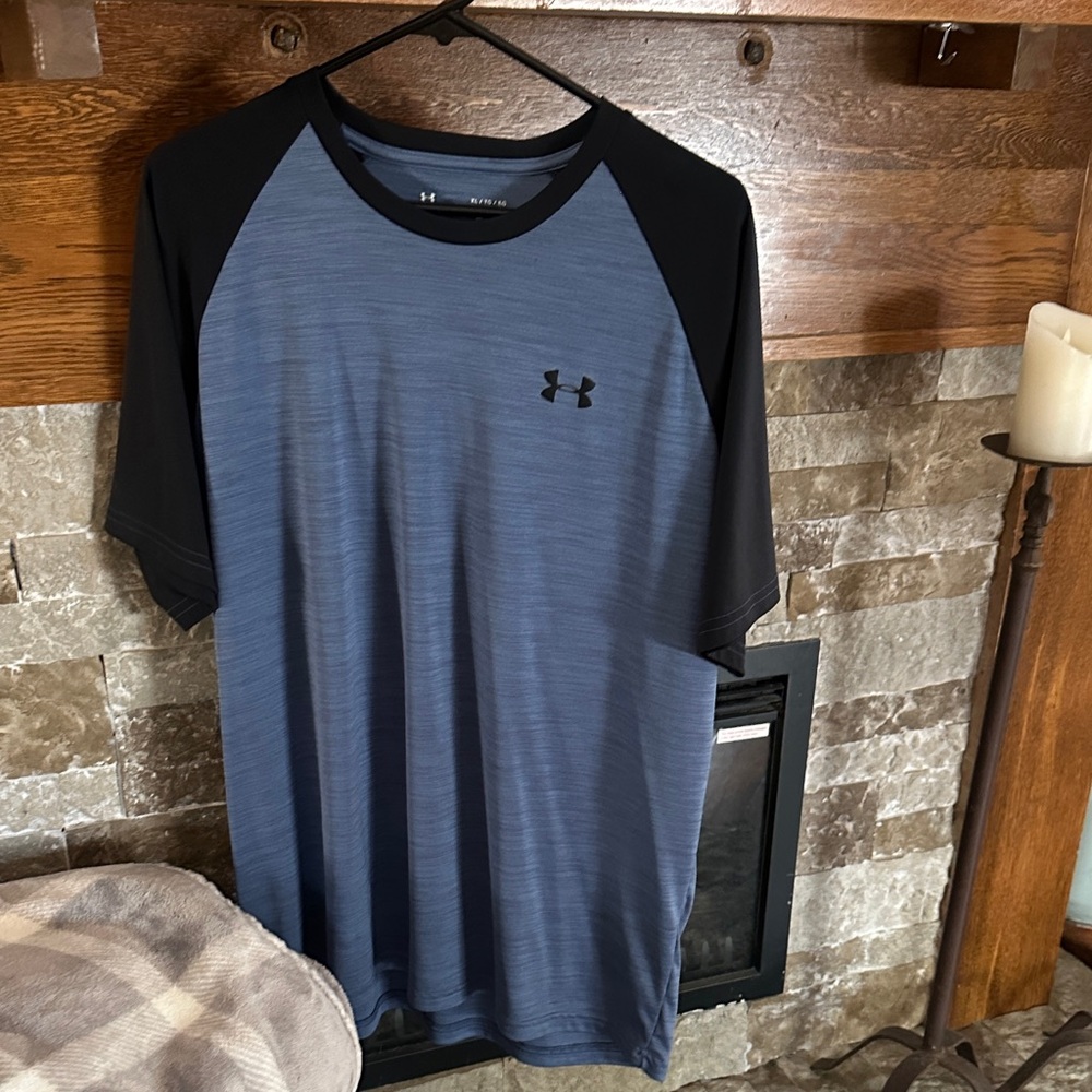 Under Armour Men's Black and Blue Short Sleeve Tee